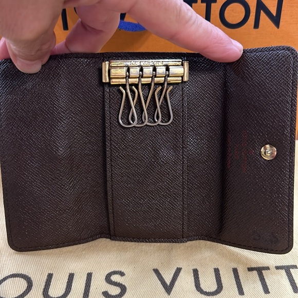 100% Authentic Louis Vuitton Damier Ebene 4 Key Cles - Picture 6 of 9
